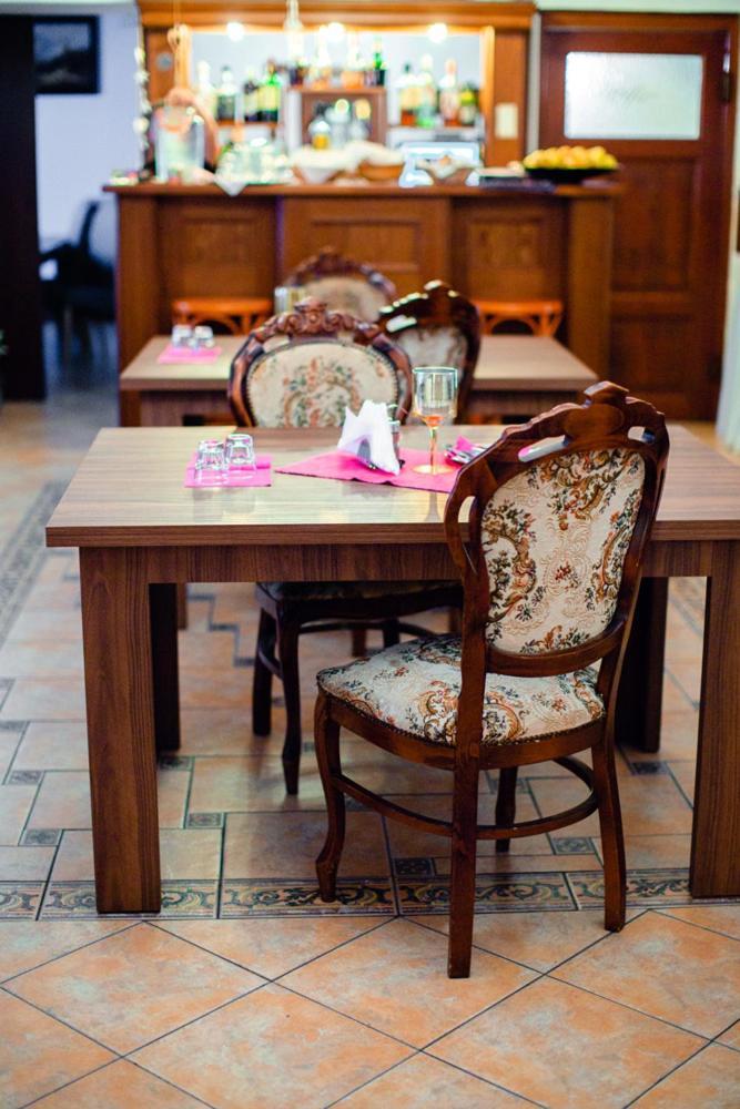Hotel Krivan Kysucke Nove Mesto Экстерьер фото